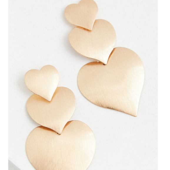 🆕GOLD-TONE HEART DROP STATEMENT EARRINGS - Picture 3 of 4